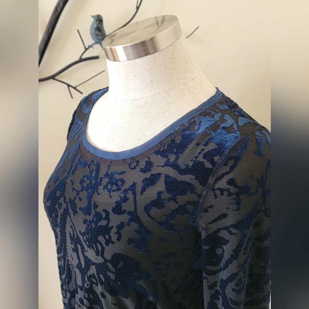 NWOT Simply Vera Vera Wang S Velvet Black to blue Long Sleeve Blouse - Picture 7 of 15